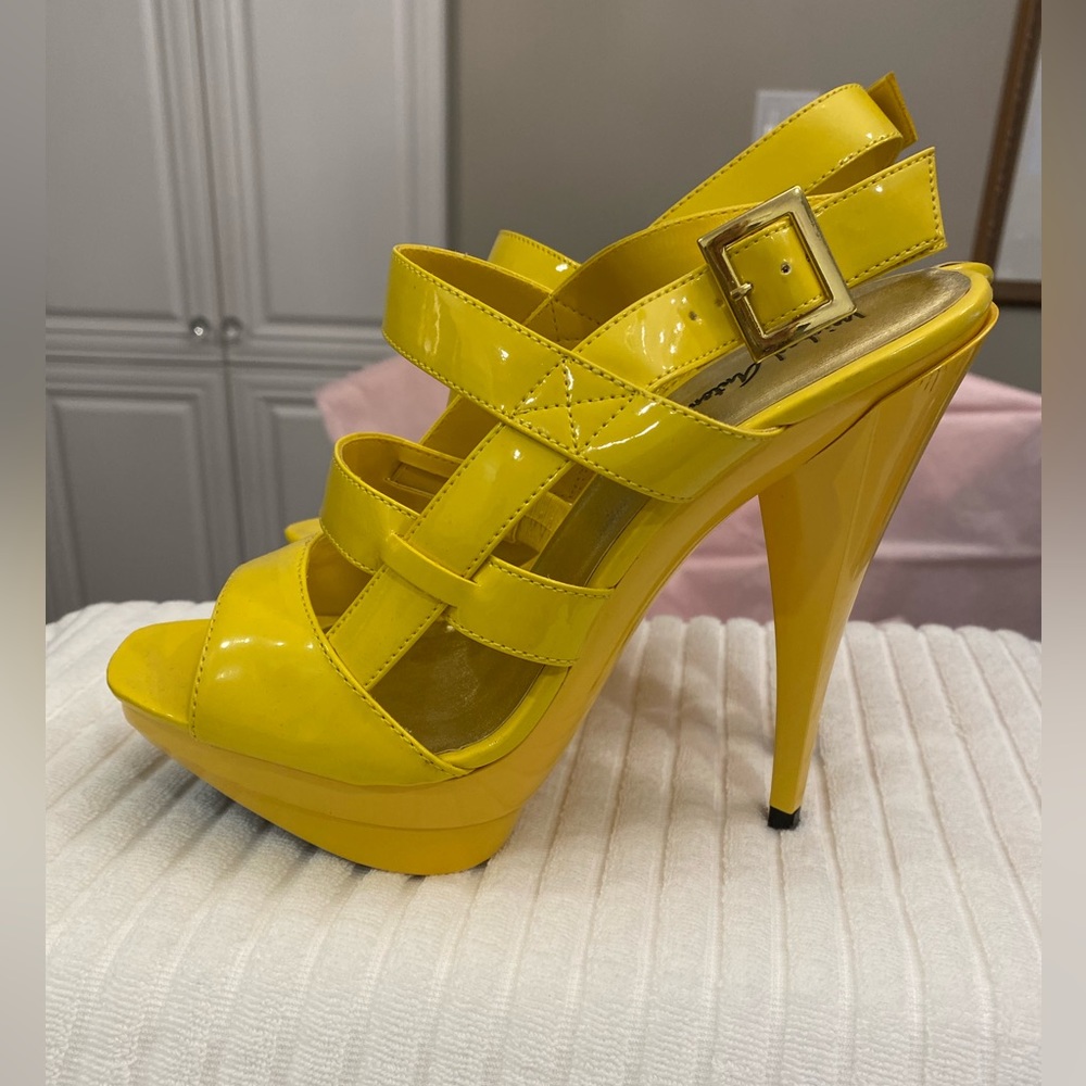 NWOBox Size 8 Michael Antonio Yellow Platform Open Toe Ankle Strap Heels